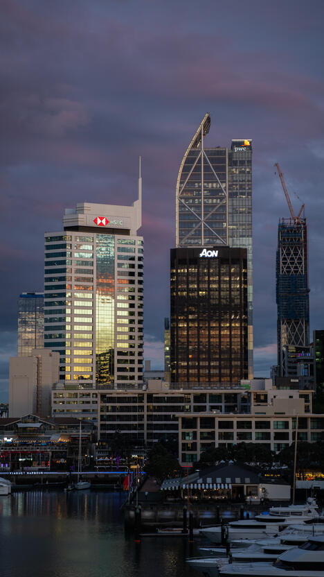 Sunset portrait of Auckland&#39;s Cityscape