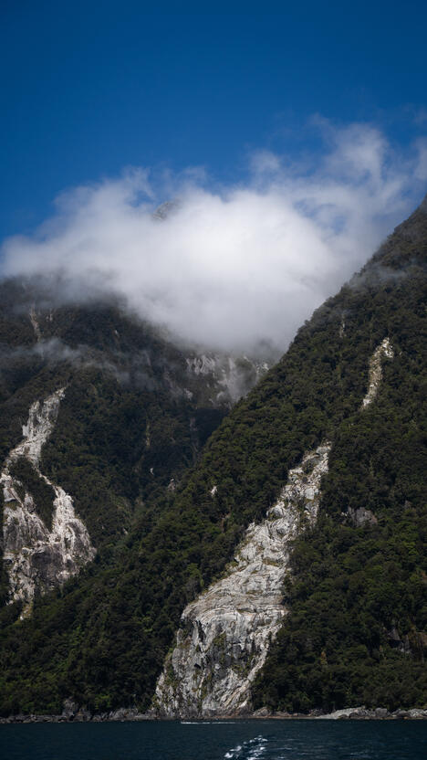 A cloud in between two peaks in Milford Sound