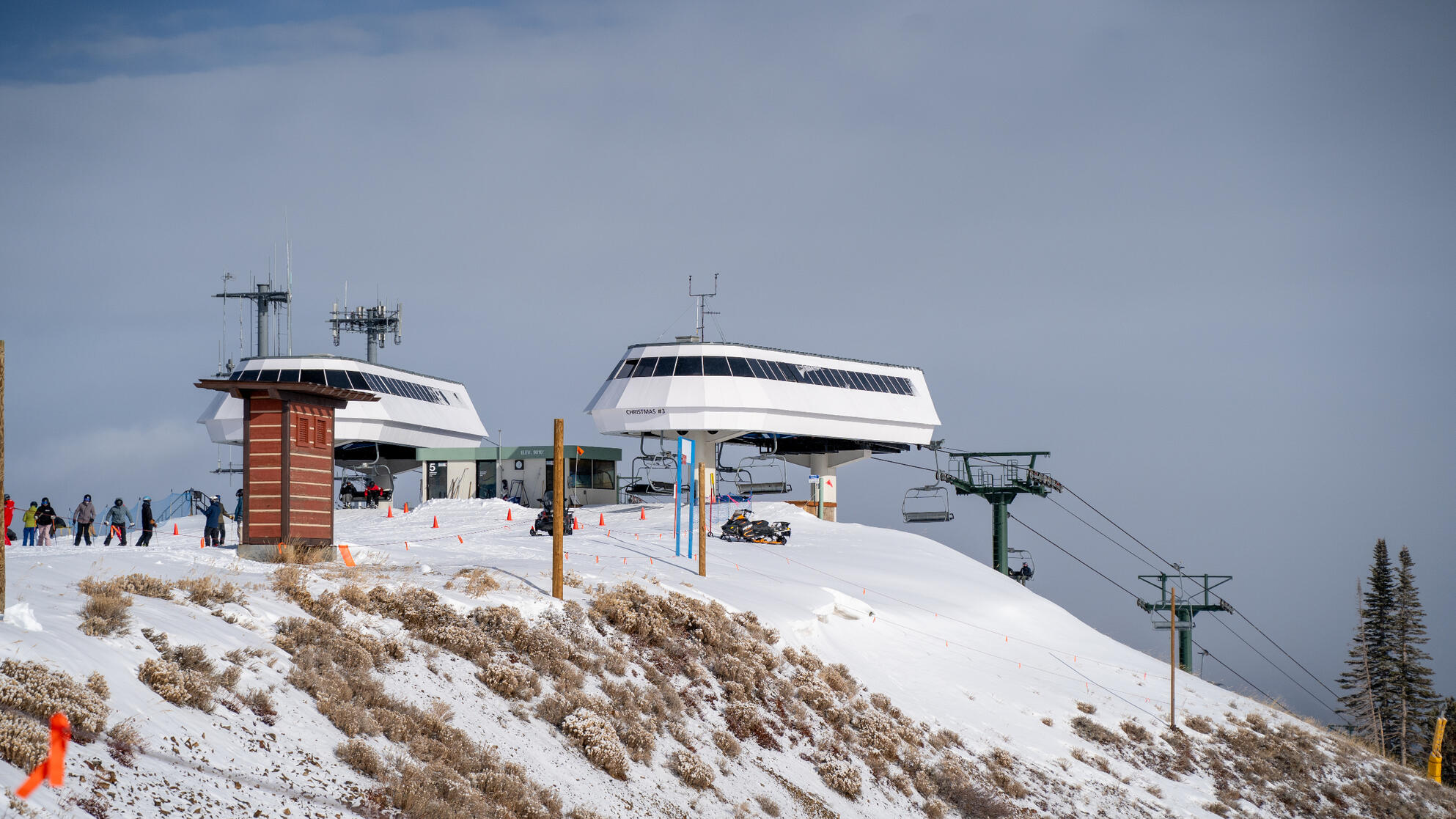 Lookout Express Chairlift (left) and Christmas Chairlift (right)